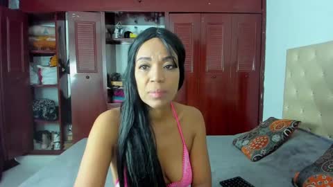 Snapshot of luissa_s1 chatting on 12-21-24, 11:33 Luissa online show from 12-21-24, 11:33