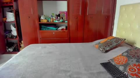 Snapshot of luissa_s1 chatting on 01-15-25, 01:09 Luissa online show from 01-15-25, 01:09