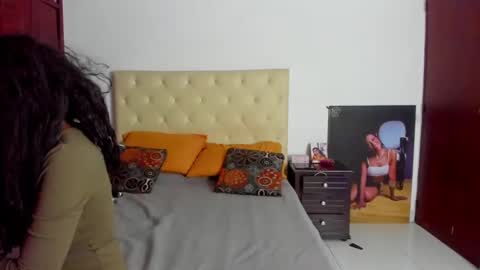Snapshot of luissa_s1 chatting on 03-08-25, 12:20 Luissa online show from 03-08-25, 12:20