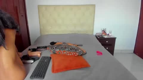 Snapshot of luissa_s1 chatting on 10-17-25, 06:10 Luissa online show from 10-17-25, 06:10