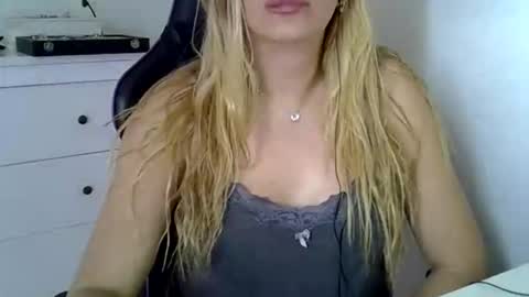 Snapshot of luizacandy chatting on 10-28-25, 04:31 luizacandy online show from 10-28-25, 04:31