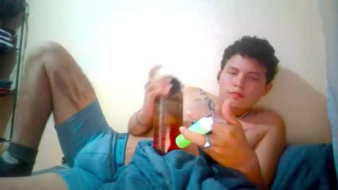 Snapshot of lukas2002alien622712 chatting on 11-20-25, 01:28 Lukas online show from 11-20-25, 01:28