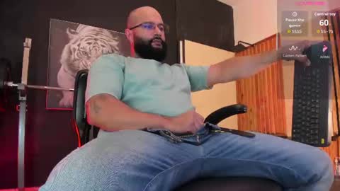 Snapshot of luke__09 chatting on 06-17-26, 11:45 LUKE online show from 06-17-26, 11:45