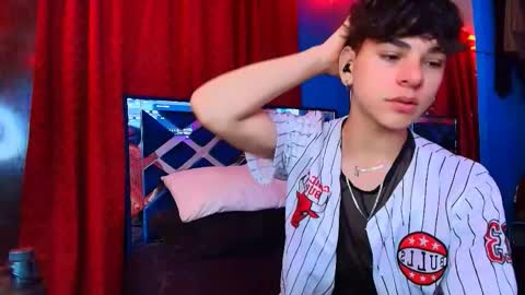 Snapshot of luke_howland chatting on 05-06-26, 03:28 Luke online show from 05-06-26, 03:28