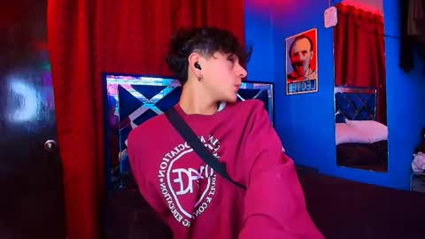 Snapshot of luke_howland chatting on 05-07-26, 05:07 Luke online show from 05-07-26, 05:07