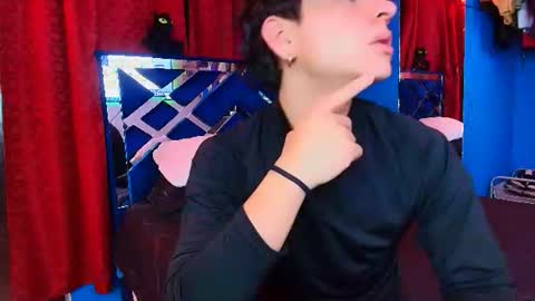 Snapshot of luke_howland chatting on 06-11-26, 01:05 Luke online show from 06-11-26, 01:05