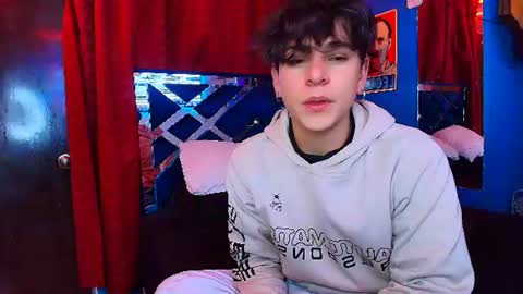 Snapshot of luke_howland chatting on 06-12-26, 04:44 Luke online show from 06-12-26, 04:44