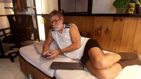 Luke Crews online show from 03-05-25, 04:35