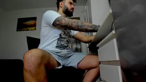 Snapshot of lukedenver chatting on 12-12-24, 08:36 Luke online show from 12-12-24, 08:36