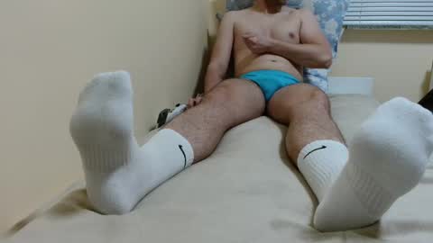 Snapshot of lukx66 chatting on 10-19-25, 05:46 Luke online show from 10-19-25, 05:46