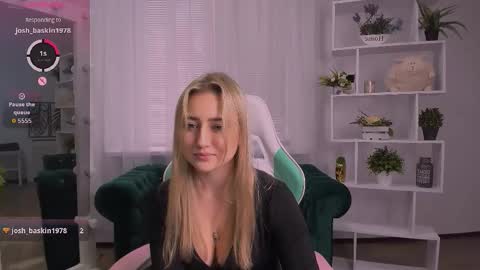 Snapshot of lulu___moon chatting on 11-13-25, 09:52 Lily online show from 11-13-25, 09:52