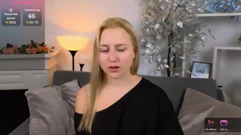 Snapshot of lulu___moon chatting on 12-16-25, 09:53 Lily online show from 12-16-25, 09:53