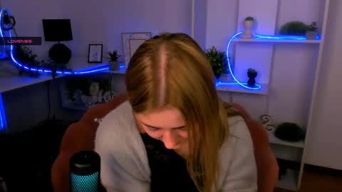 Lily online show from 05-07-26, 09:09