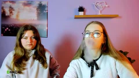 lulu_fly_ online show from 10-15-25, 09:09