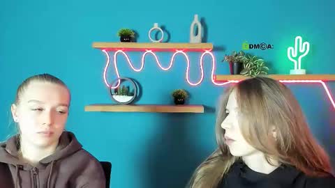 lulu_fly_ online show from 10-17-25, 08:39