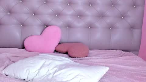 Snapshot of lulu_wolfie chatting on 12-14-24, 05:07 Lulu online show from 12-14-24, 05:07