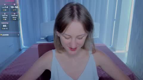 Snapshot of luluchiiii chatting on 09-23-25, 10:18 Lily online show from 09-23-25, 10:18