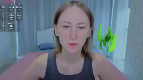 Snapshot of luluchiiii chatting on 09-25-25, 09:46 Lily online show from 09-25-25, 09:46