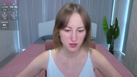 Snapshot of luluchiiii chatting on 10-04-25, 09:40 Lily online show from 10-04-25, 09:40
