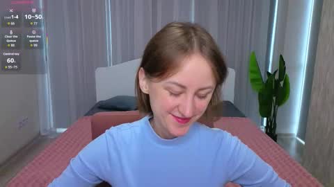 Snapshot of luluchiiii chatting on 10-11-25, 09:41 Lily online show from 10-11-25, 09:41