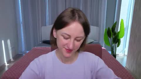 Snapshot of luluchiiii chatting on 10-16-25, 09:54 Lily online show from 10-16-25, 09:54