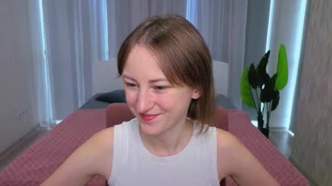 Snapshot of luluchiiii chatting on 10-17-25, 09:23 Lily online show from 10-17-25, 09:23