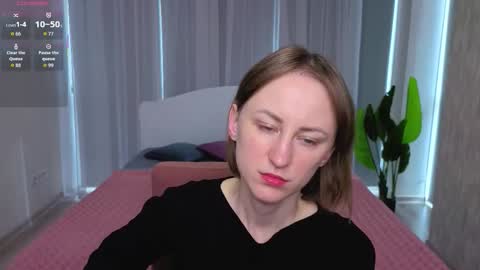Snapshot of luluchiiii chatting on 10-19-25, 09:43 Lily online show from 10-19-25, 09:43