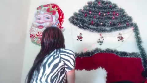 Snapshot of luluu_08 chatting on 12-12-24, 07:37 LULU online show from 12-12-24, 07:37