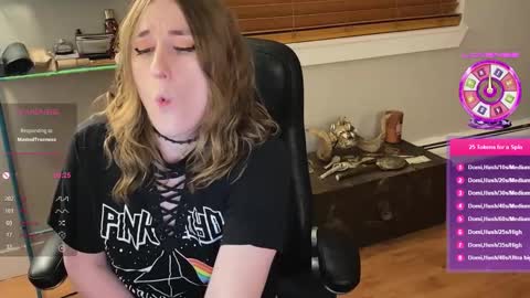 Snapshot of luluv chatting on 01-24-25, 02:39 Lulu online show from 01-24-25, 02:39