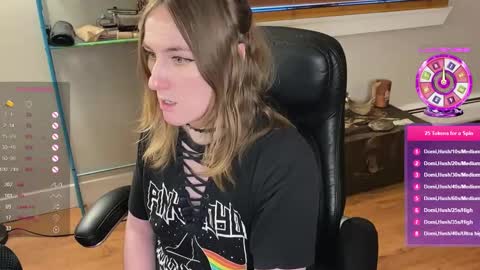 Snapshot of luluv chatting on 02-19-25, 12:14 Lulu online show from 02-19-25, 12:14