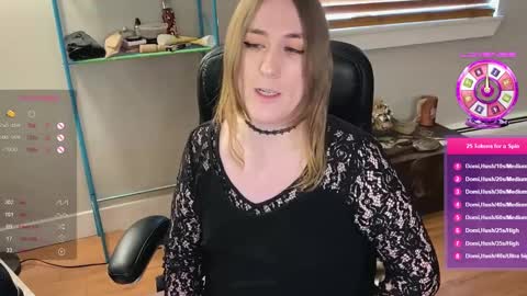 Snapshot of luluv chatting on 02-25-25, 10:07 Lulu online show from 02-25-25, 10:07