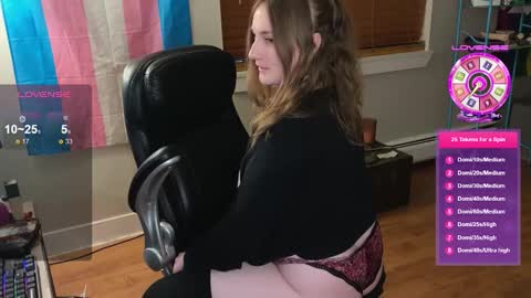 Snapshot of luluv chatting on 10-03-25, 03:36 Lulu online show from 10-03-25, 03:36