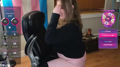 Snapshot of luluv chatting on 10-17-25, 05:32 Lulu online show from 10-17-25, 05:32