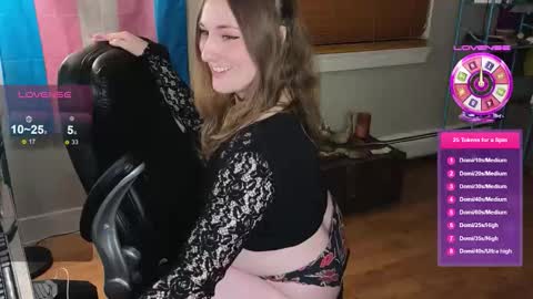 Snapshot of luluv chatting on 10-29-25, 03:31 Lulu online show from 10-29-25, 03:31