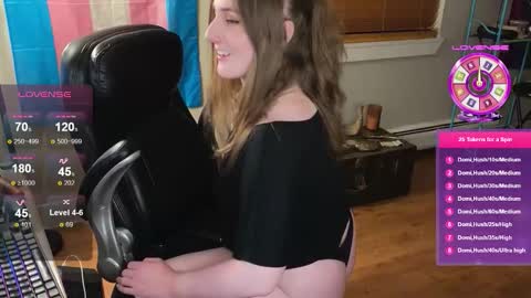 Snapshot of luluv chatting on 02-12-26, 04:18 Lulu online show from 02-12-26, 04:18