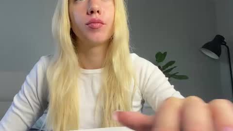 Snapshot of lumineess chatting on 07-16-26, 04:35 Catherine online show from 07-16-26, 04:35