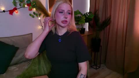 Snapshot of lumlue chatting on 03-13-26, 01:18 Nora online show from 03-13-26, 01:18