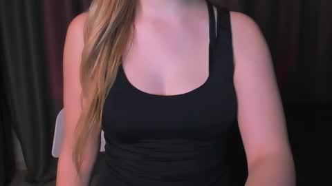 Snapshot of luna1vibe chatting on 12-15-25, 05:55 luna1vibe online show from 12-15-25, 05:55