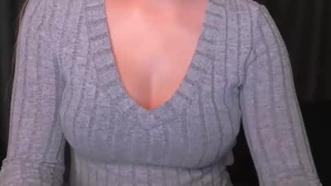 Snapshot of luna1vibe chatting on 12-17-25, 04:18 luna1vibe online show from 12-17-25, 04:18