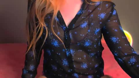 Snapshot of luna1vibe chatting on 12-22-25, 05:37 luna1vibe online show from 12-22-25, 05:37