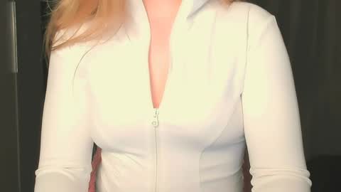 Snapshot of luna1vibe chatting on 04-03-26, 04:54 luna1vibe online show from 04-03-26, 04:54