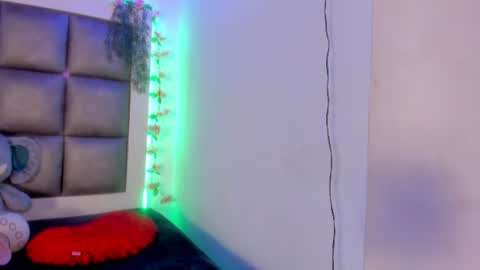 Snapshot of luna__scarlett chatting on 06-30-26, 05:30 luna online show from 06-30-26, 05:30