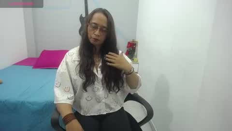 luna__white online show from 06-15-26, 05:15