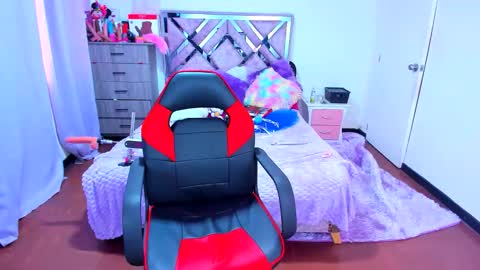 luna_analya online show from 12-19-25, 12:12