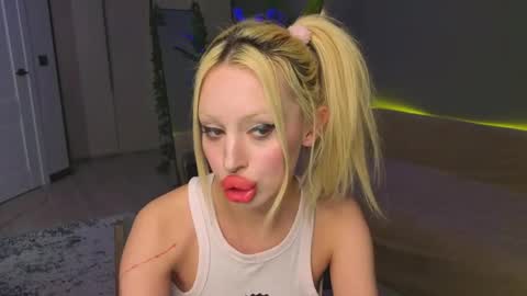 luna_beverly online show from 04-28-26, 08:14