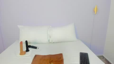 L U N A  online show from 07-16-26, 12:22