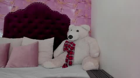 Snapshot of luna_bloomm_ chatting on 05-14-26, 06:20 Luna Bloom online show from 05-14-26, 06:20