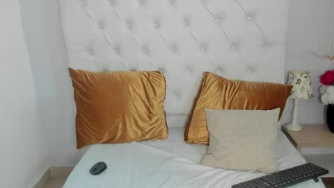 Snapshot of luna_bloomm_ chatting on 05-16-26, 07:45 Luna Bloom online show from 05-16-26, 07:45