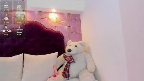 Snapshot of luna_bloomm_ chatting on 05-20-26, 05:02 Luna Bloom online show from 05-20-26, 05:02