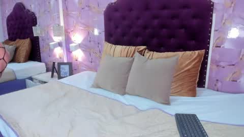 Luna Bloom online show from 07-16-26, 04:07
